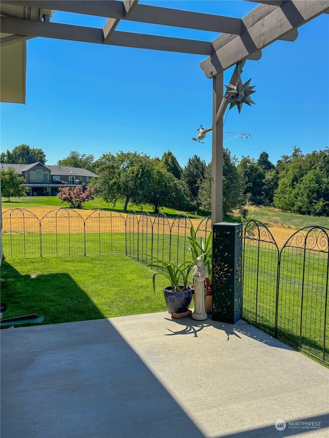 view of patio featuring a pergola