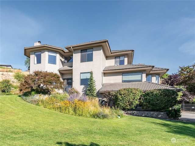 view of front of house with a front yard