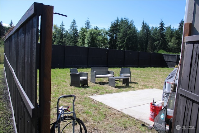 view of yard with a patio area