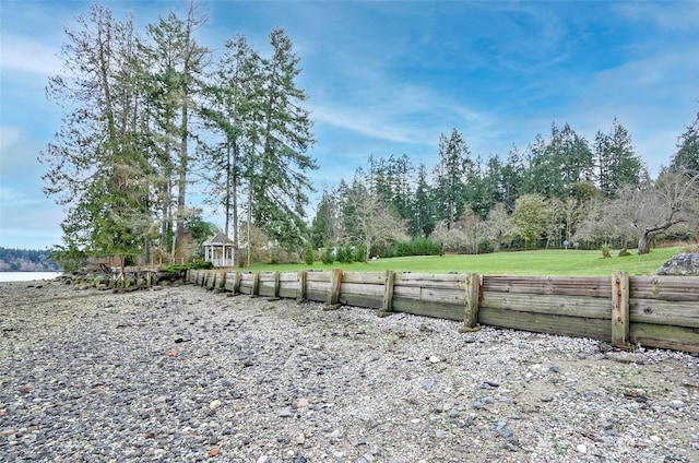 view of yard featuring a water view