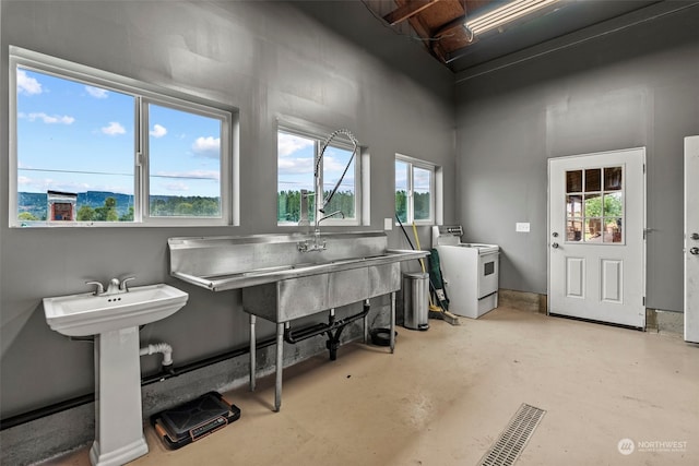 bathroom featuring washer / clothes dryer, visible vents, and concrete floors