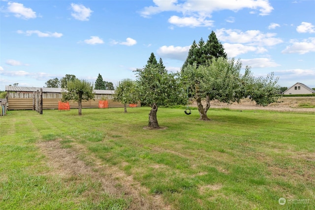 view of yard featuring a rural view