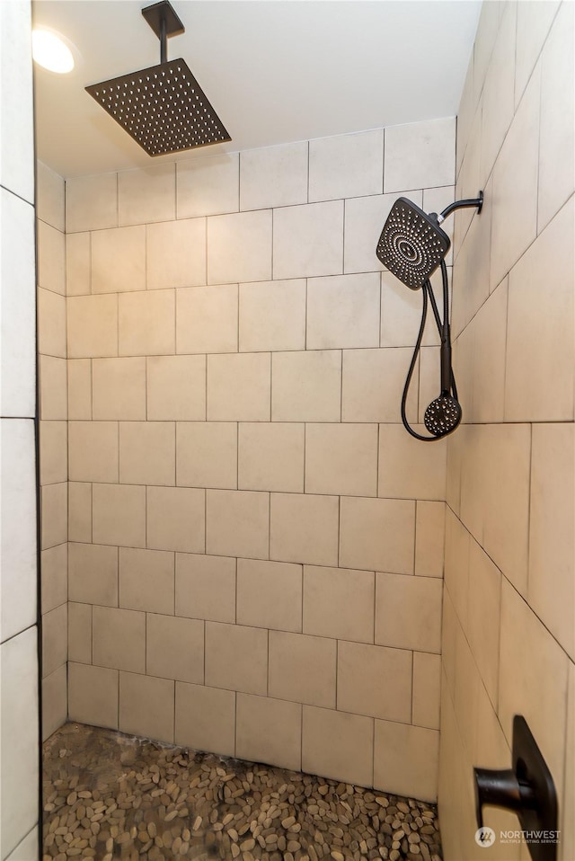 bathroom featuring tiled shower