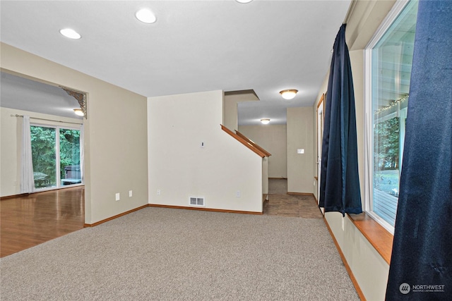 spare room with baseboards, visible vents, carpet flooring, and recessed lighting