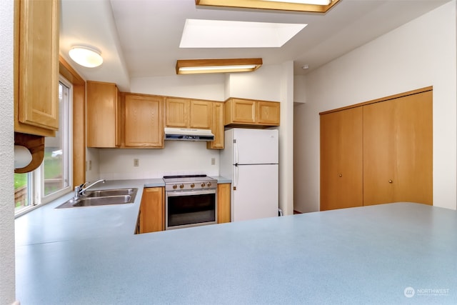 kitchen with white refrigerator, vaulted ceiling with skylight, sink, kitchen peninsula, and electric stove