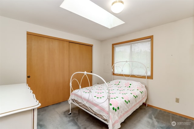 carpeted bedroom featuring a skylight and a closet