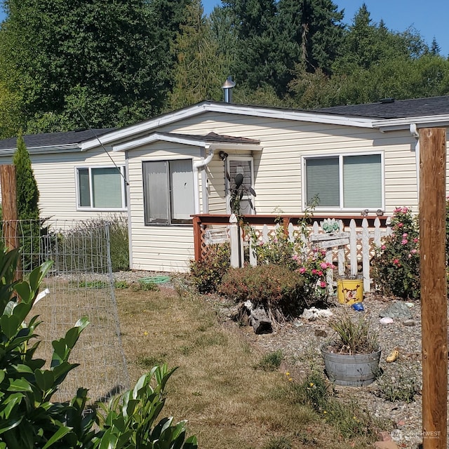 view of front of home with a front yard