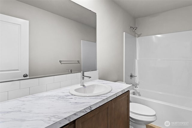 518 Chinook Winds Ln, Tieton, WA 98947 - full bath featuring toilet, vanity, and shower / bathing tub combination