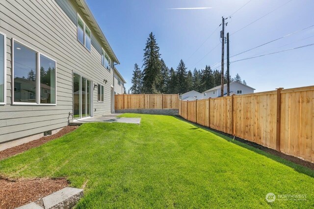 view of yard featuring a patio area