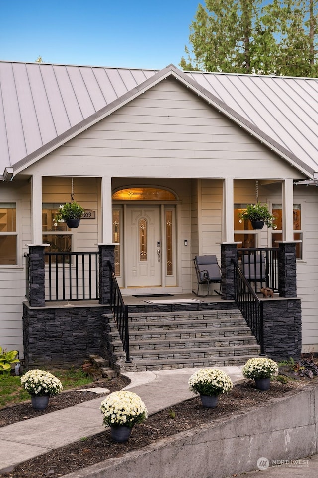 craftsman house with covered porch