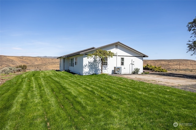 ranch-style home with a front lawn and a mountain view