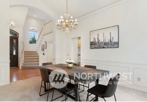 dining space with crown molding, an inviting chandelier, and light hardwood / wood-style floors