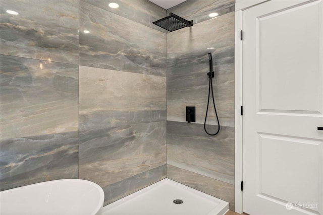 bathroom featuring a tile shower