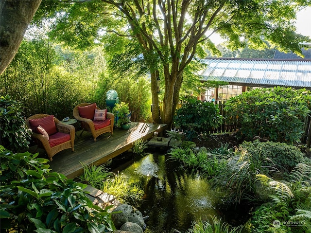 view of yard featuring a water view