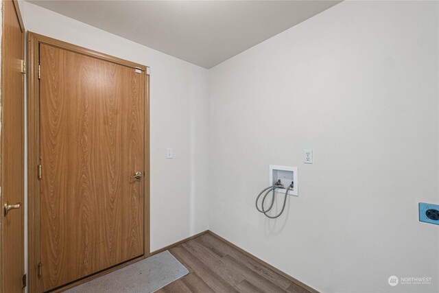 washroom with washer hookup, electric dryer hookup, wood finished floors, laundry area, and baseboards