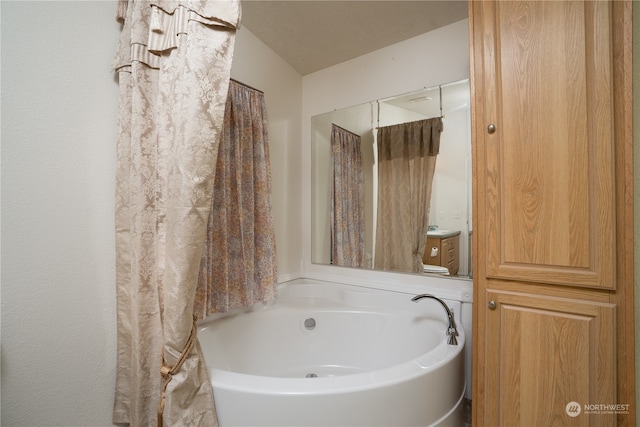 bathroom featuring a bathing tub