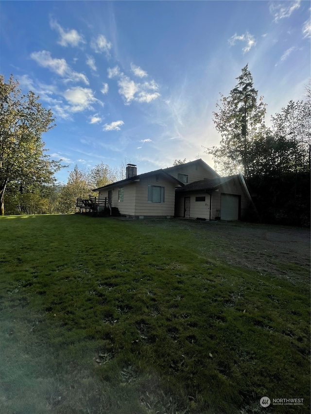 view of front of property with a front yard