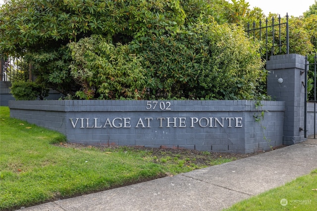 view of community / neighborhood sign