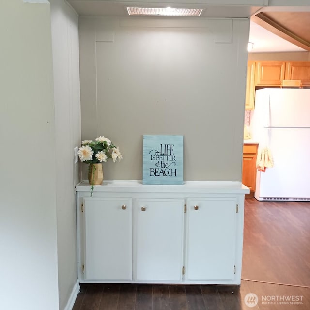 8 Griffard St, Copalis Beach, WA 98535 - detailed view of freestanding refrigerator and light countertops