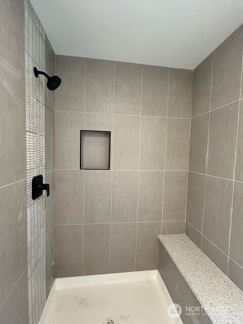 16220 76th Avenue Ct E, Puyallup, WA 98375 - bathroom featuring a tile shower