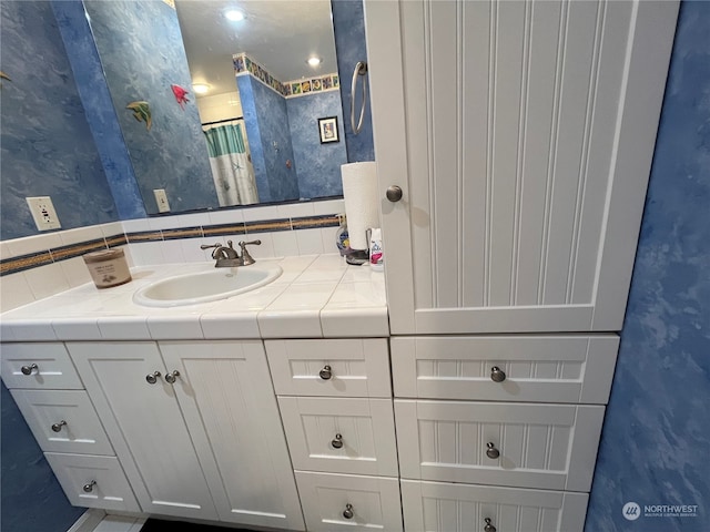 bathroom with backsplash and vanity