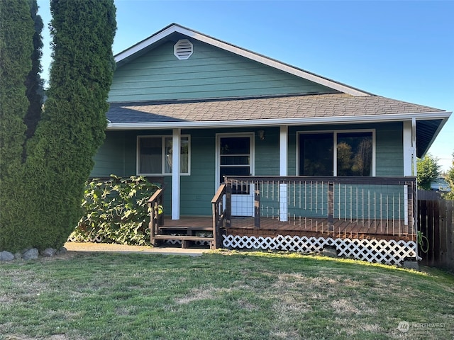 view of front facade with a front lawn and covered porch