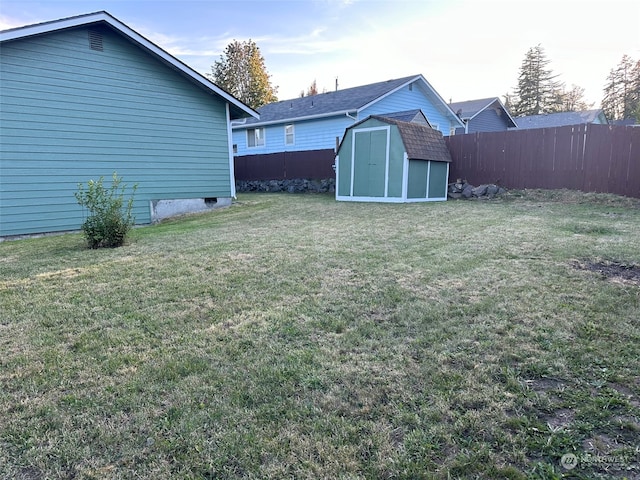 view of yard with a shed