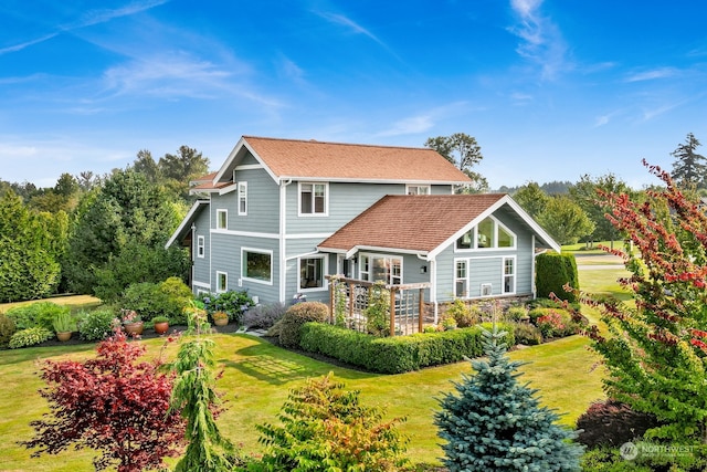 back of house featuring a lawn