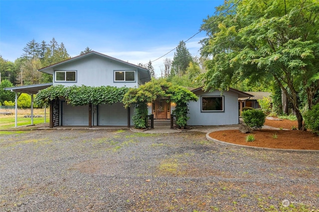 view of front of property with driveway