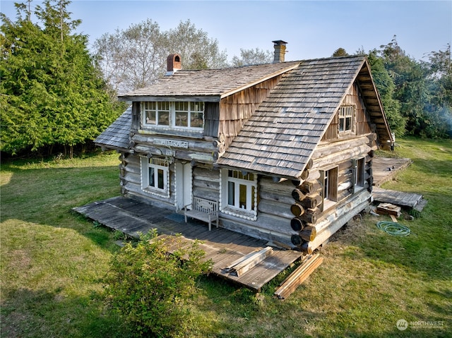 view of front of property featuring a front lawn and a wooden deck