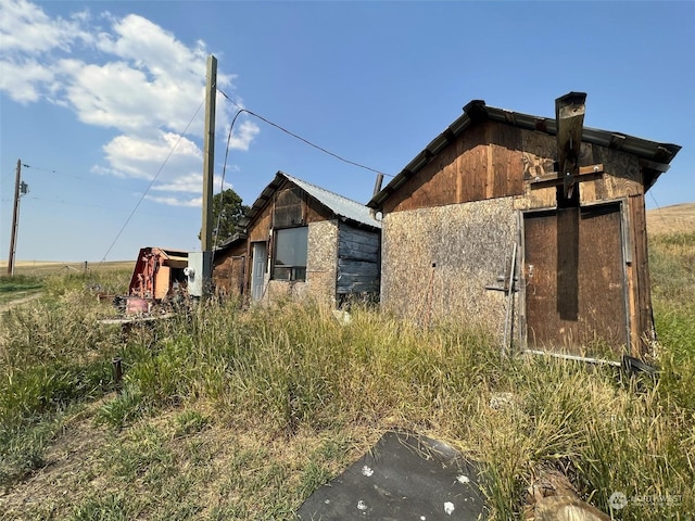 view of outdoor structure