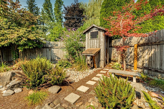 view of yard with a storage shed