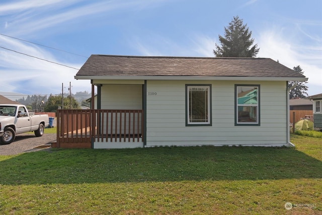 view of front of house with a front yard