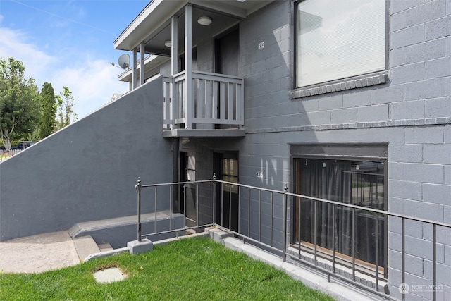 exterior space featuring a balcony