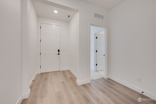 entrance foyer featuring recessed lighting, baseboards, visible vents, and light wood finished floors