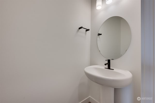 bathroom featuring sink