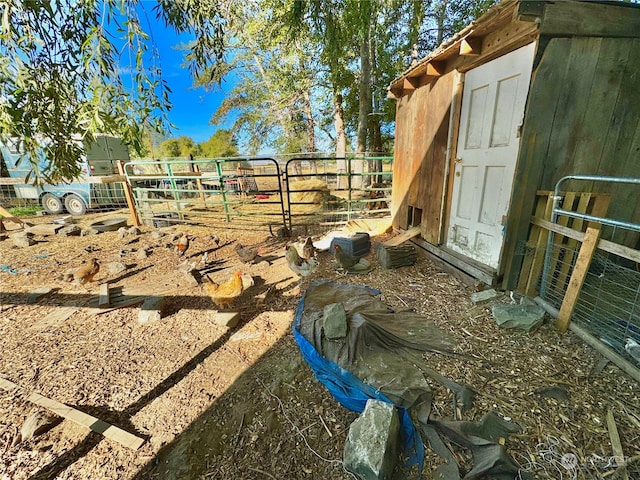 view of yard with a storage shed