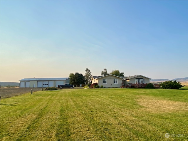 view of yard at dusk