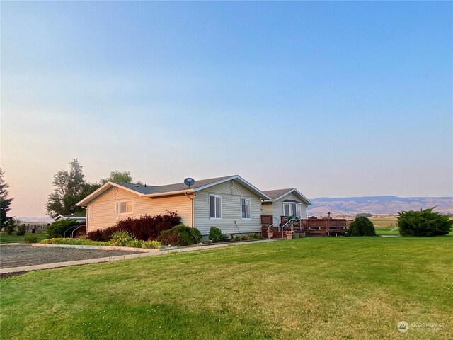 view of front of home featuring a yard