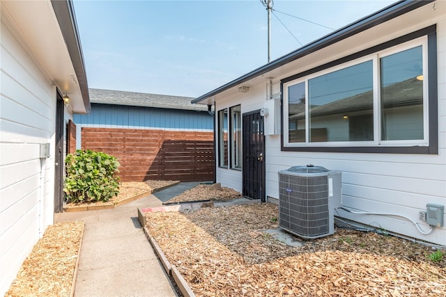 467 28th Ave, Longview, WA 98632 - view of patio / terrace with central AC