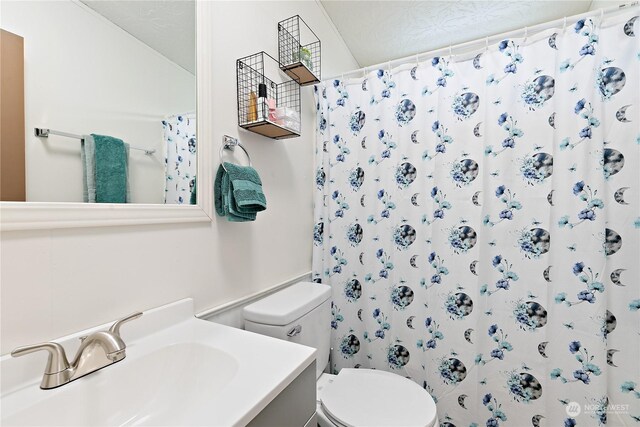 13708 108th Street Ct E Unit 4, Puyallup, WA 98374 - full bath featuring toilet, vanity, and a shower with curtain