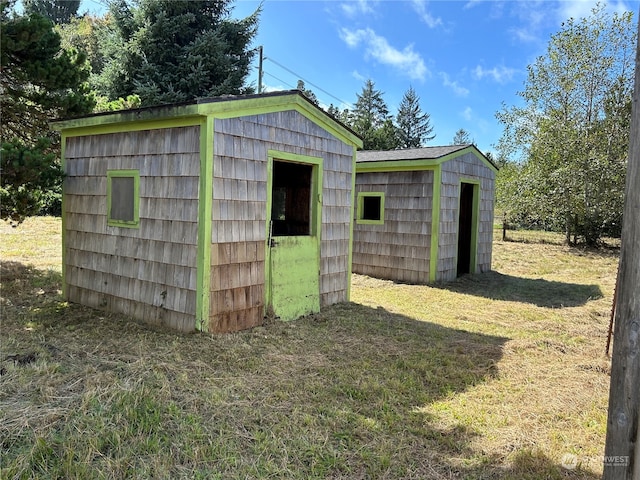 view of outbuilding with a lawn