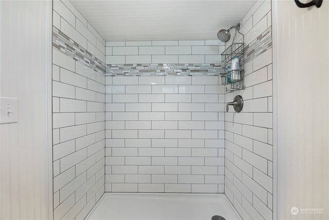 bathroom featuring tiled shower