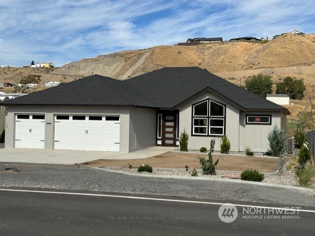 view of front of house with a mountain view and a garage