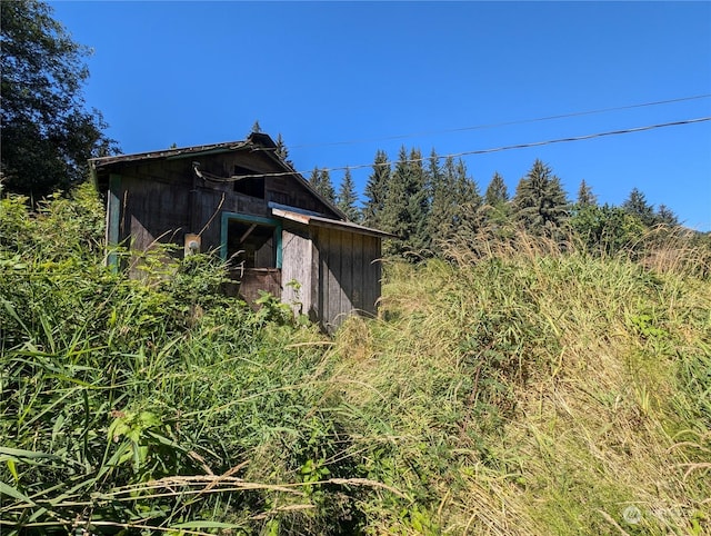 view of outbuilding