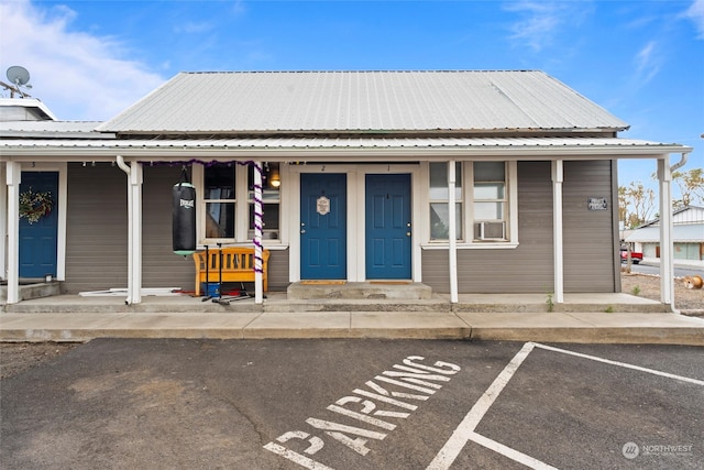 view of front facade with covered porch