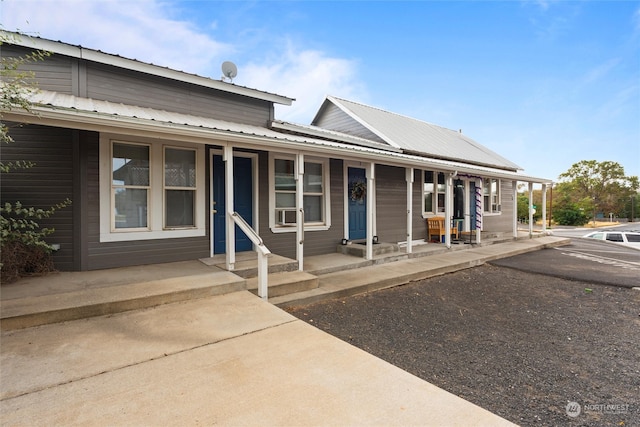 view of front facade featuring covered porch