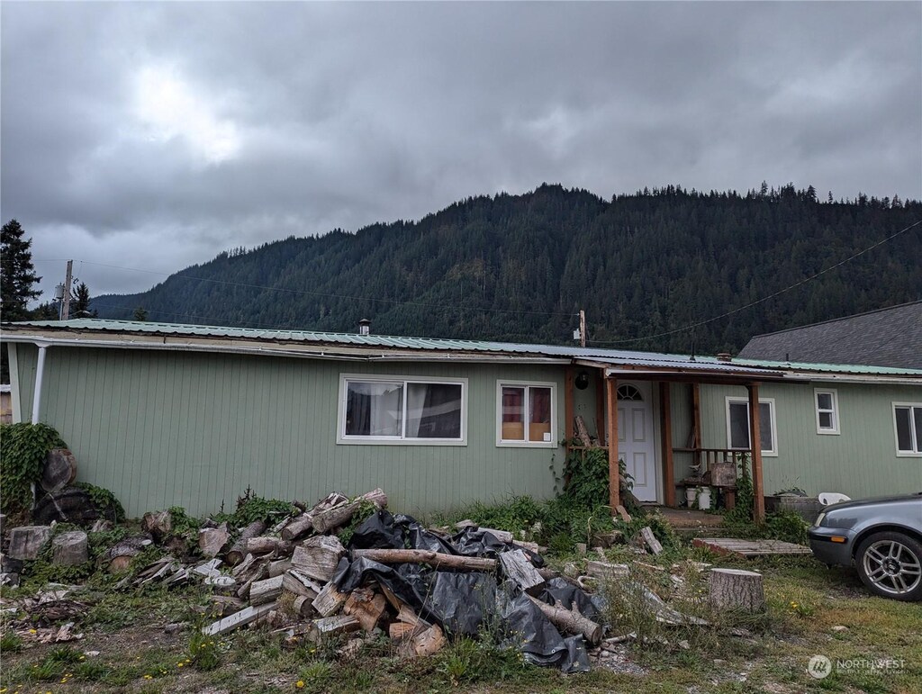 view of front of house with a mountain view