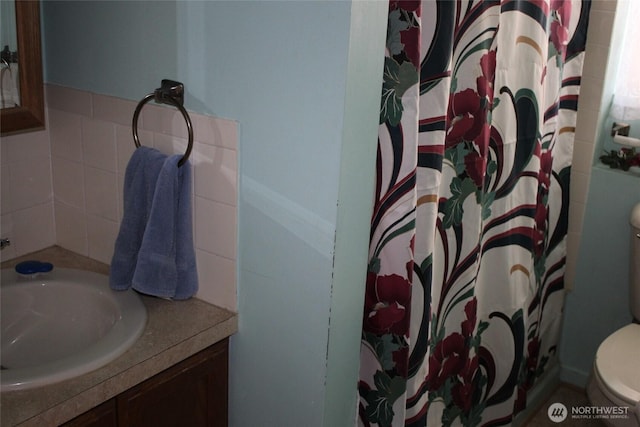 403 S Alder St, Odessa, WA 99159 - full bath with vanity, toilet, and curtained shower