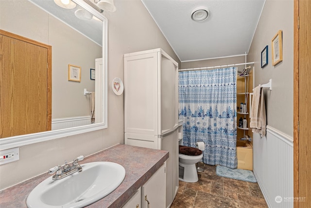 full bathroom featuring shower / bath combo, toilet, and vanity